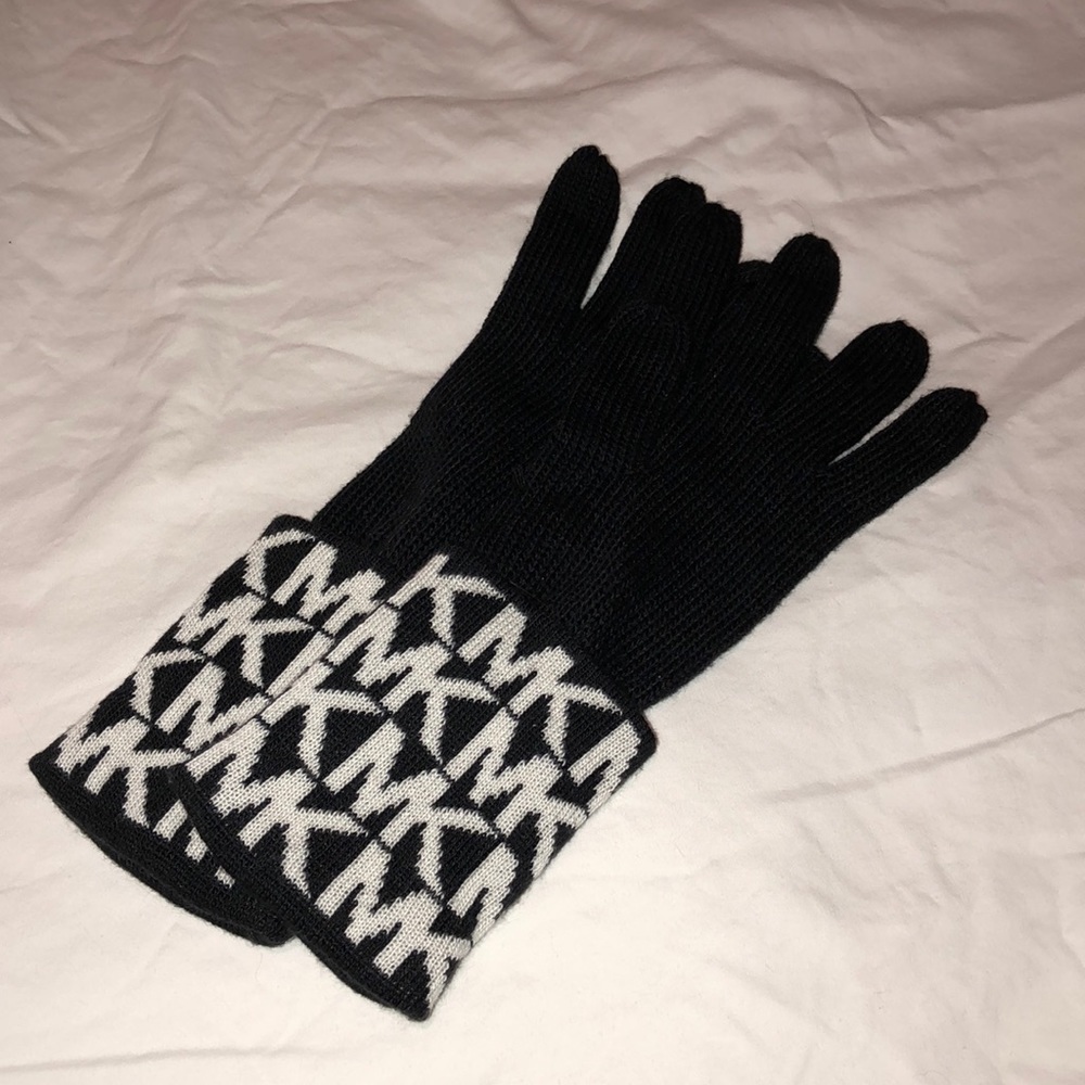 Michael Kors women’s Knit Cuffed Winter Gloves